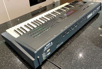 Yamaha-SY77